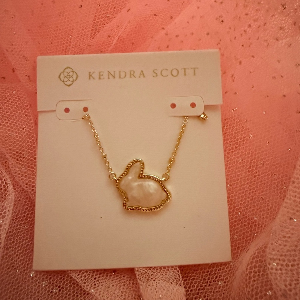 Kendra Scott Bunny Gold Short Pendant Necklace - Picture 2 of 4